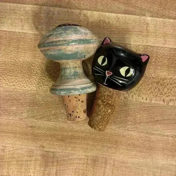 Set of 2 Wine Bottle Stoppers - Picture 1 of 5